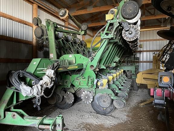 Image of John Deere 1790 equipment image 2