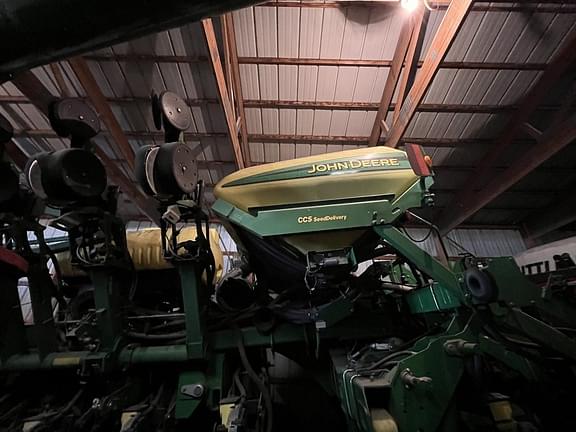 Image of John Deere 1790 equipment image 3