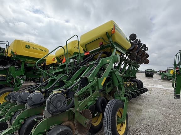 Image of John Deere 1790 equipment image 3