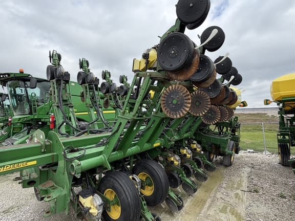 Image of John Deere 1790 equipment image 1
