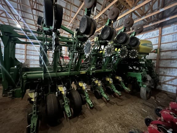 Image of John Deere 1790 equipment image 2