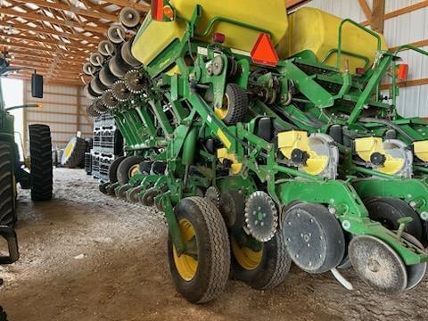 Image of John Deere 1790 equipment image 2