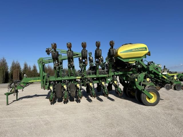 Image of John Deere 1790 equipment image 2