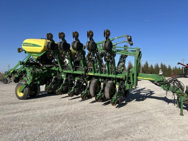 Image of John Deere 1790 equipment image 1