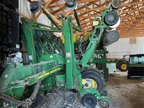 2004 John Deere 1790 Equipment Image0