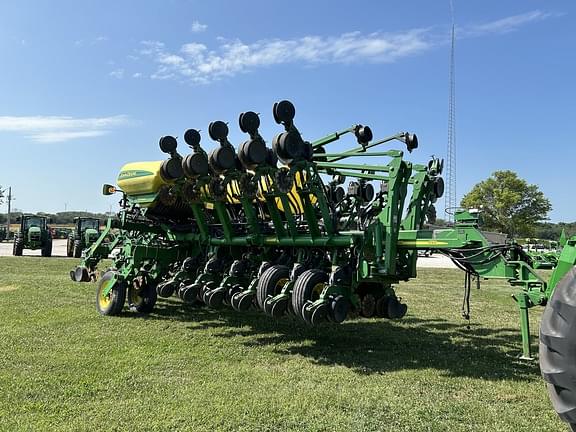 Image of John Deere 1790 equipment image 2