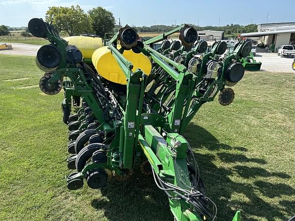 Image of John Deere 1790 equipment image 3