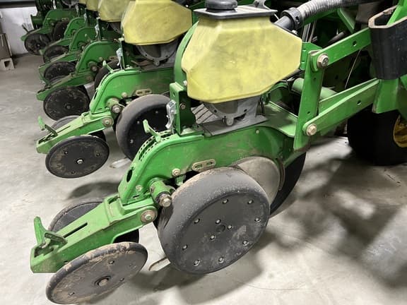 Image of John Deere 1790 equipment image 2