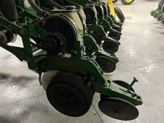 Image of John Deere 1790 equipment image 4