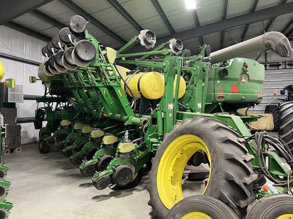 2004 John Deere 1790 Image