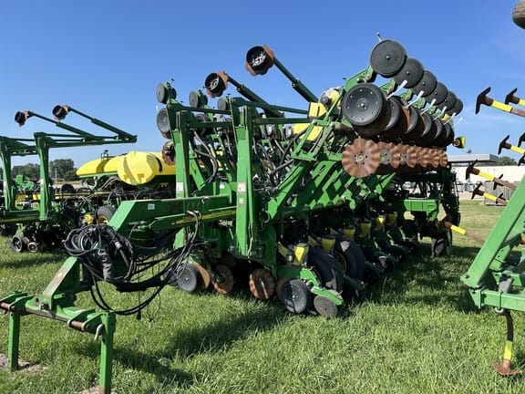 2004 John Deere 1790 Equipment Image0