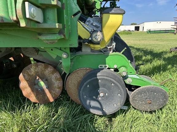 Image of John Deere 1790 equipment image 3