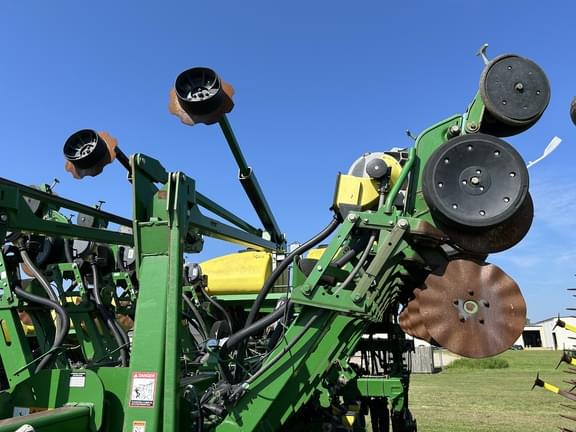 Image of John Deere 1790 equipment image 2