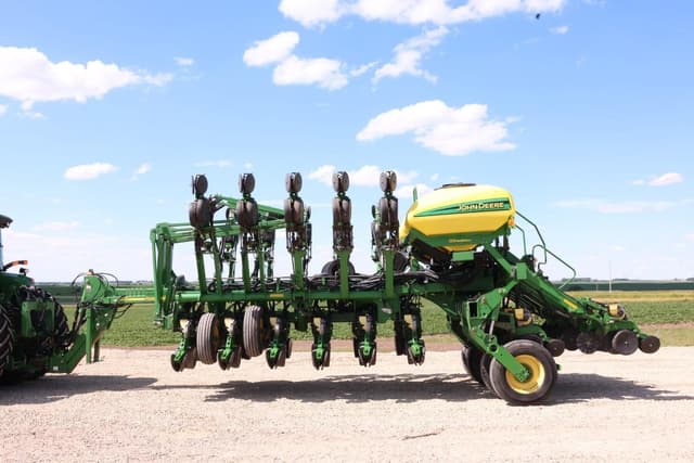 Image of John Deere 1790 equipment image 1