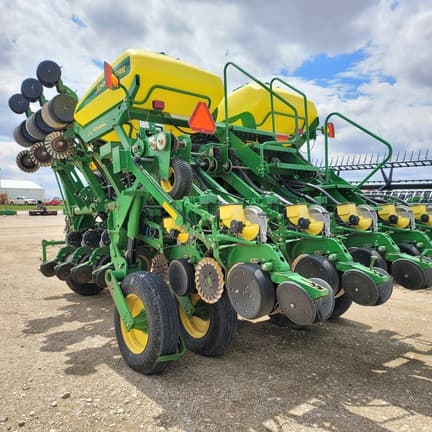 Image of John Deere 1790 equipment image 2