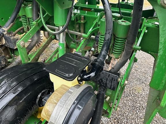 Image of John Deere 1790 equipment image 4