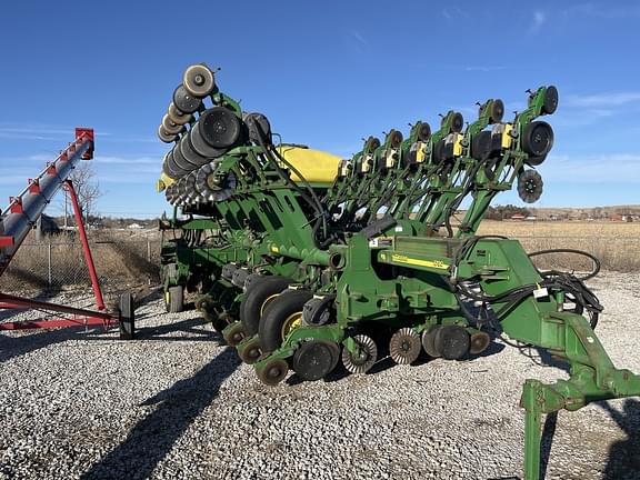 Image of John Deere 1790 equipment image 1