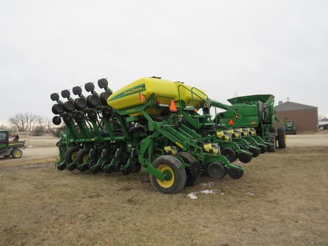 Image of John Deere 1790 equipment image 2