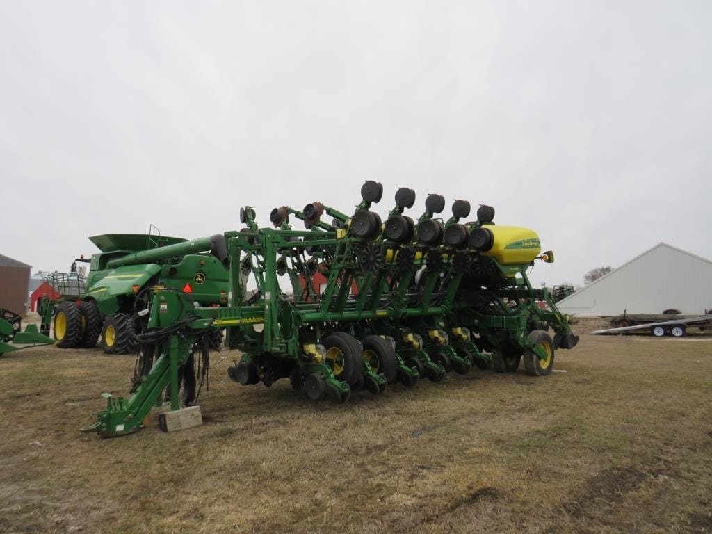 2004 John Deere 1790 Equipment Image0