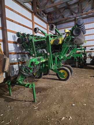 2004 John Deere 1790 Equipment Image0