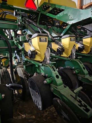 Image of John Deere 1790 equipment image 3