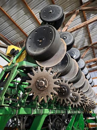 Image of John Deere 1790 equipment image 1