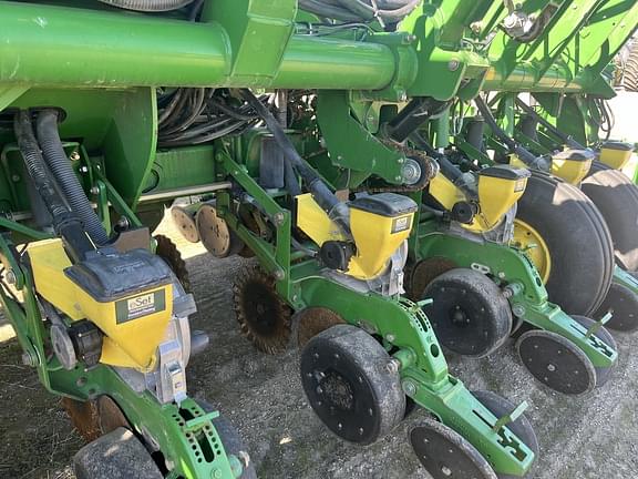 Image of John Deere 1790 equipment image 3