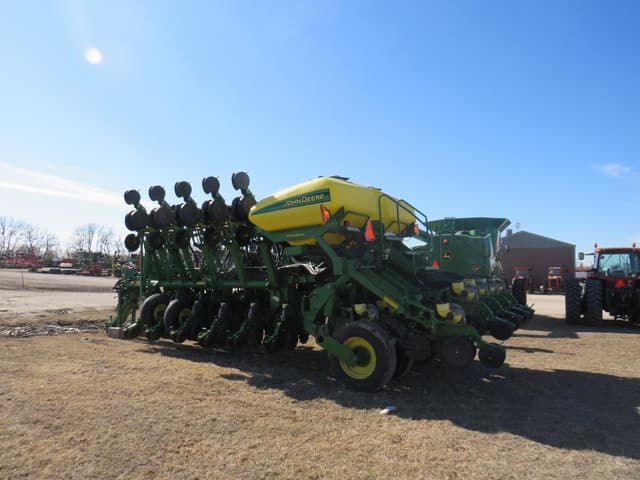 Image of John Deere 1790 equipment image 2