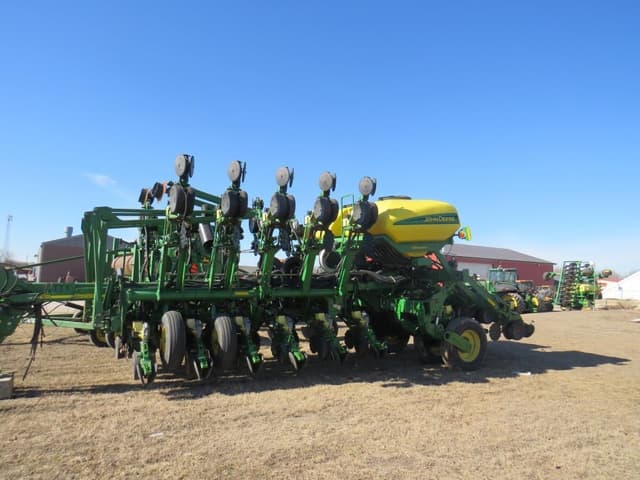 Image of John Deere 1790 equipment image 1