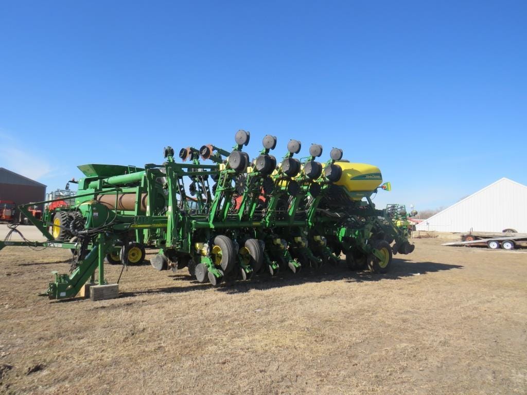 2004 John Deere 1790 Equipment Image0