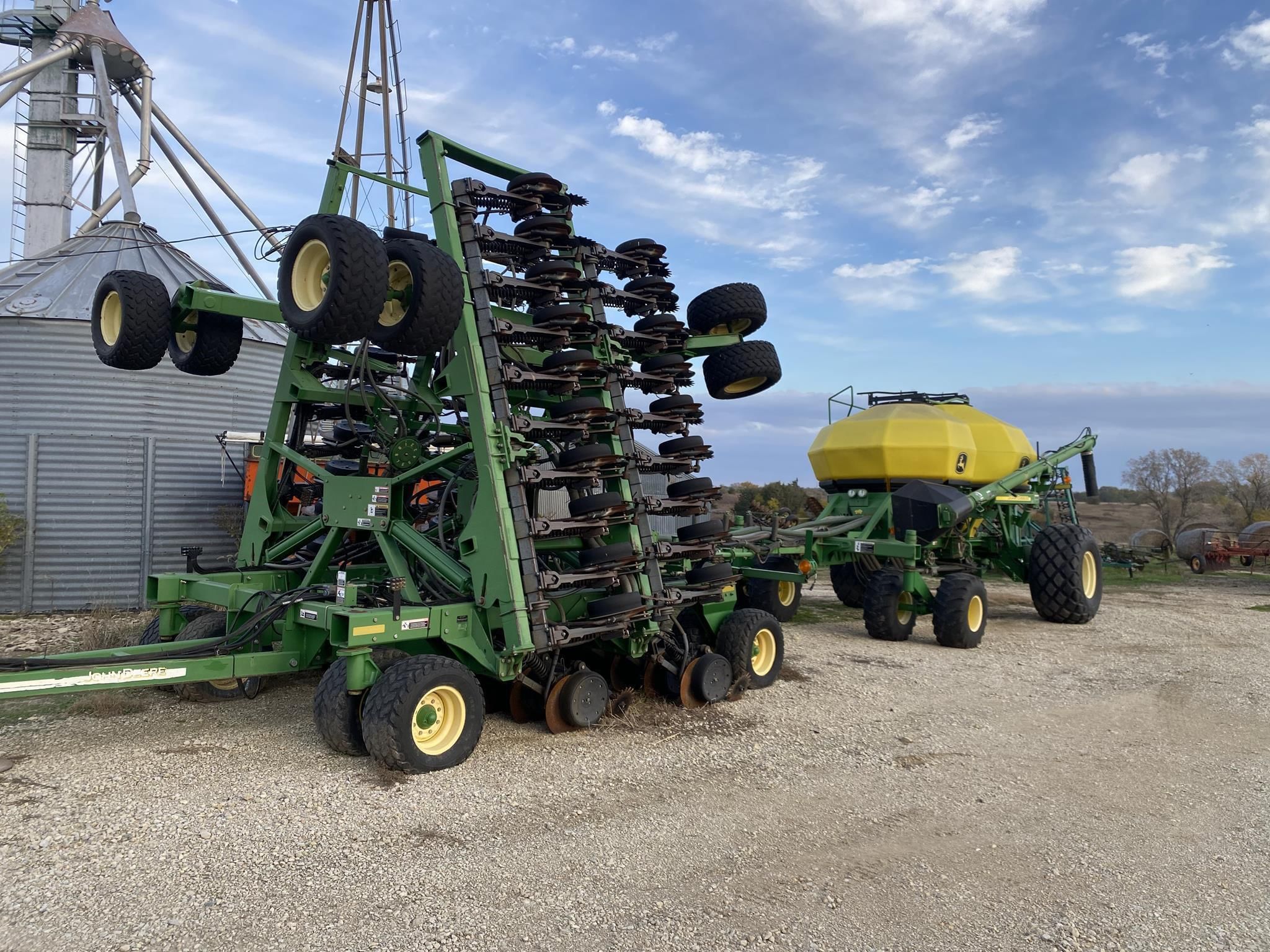 2004 John Deere 1890 Equipment Image0