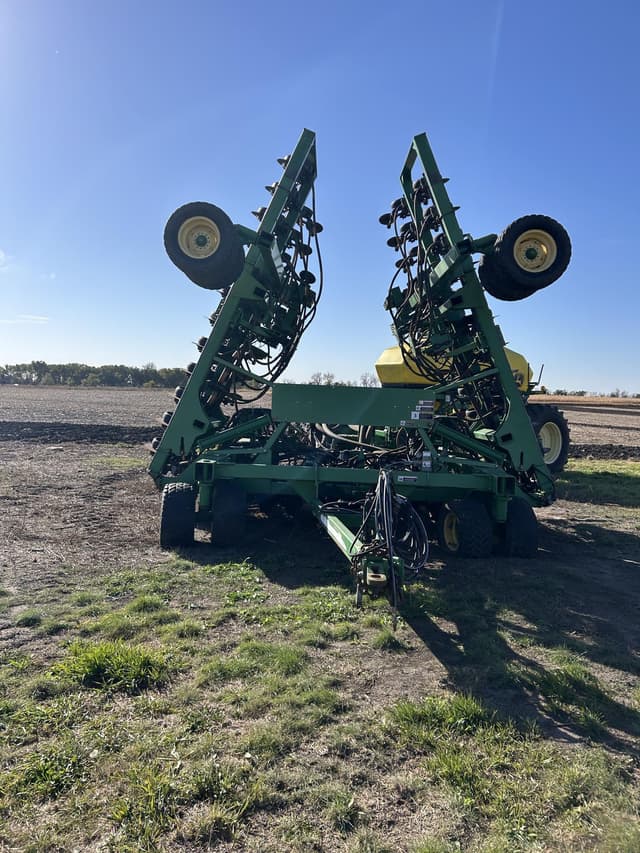Image of John Deere 1890 equipment image 1