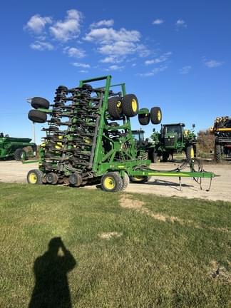 Image of John Deere 1890 equipment image 1