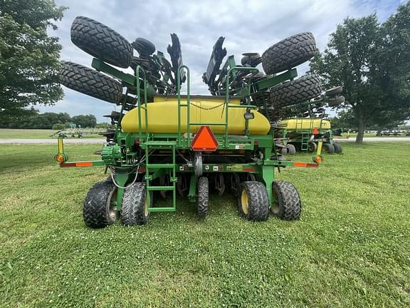 Image of John Deere 1890 equipment image 3