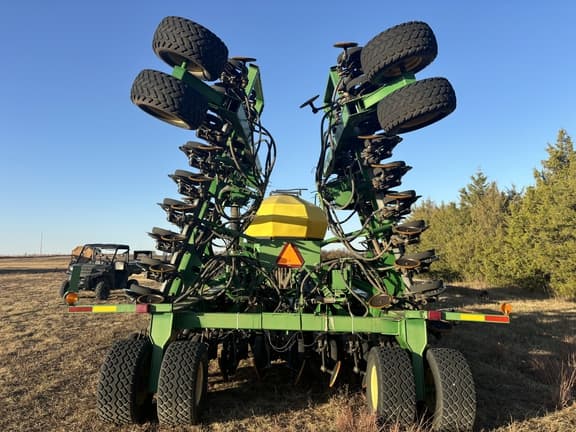Image of John Deere 1890 equipment image 3