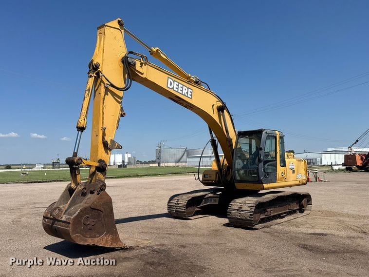 2004 John Deere 200LC Equipment Image0