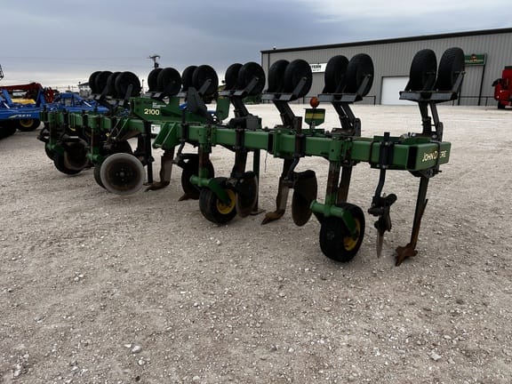 2004 John Deere 2100 Equipment Image0