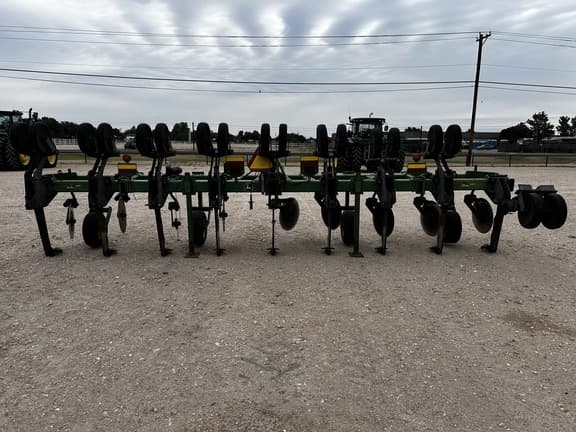 Image of John Deere 2100 equipment image 3