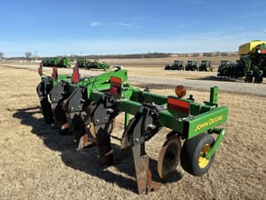 2004 John Deere 2100 Image