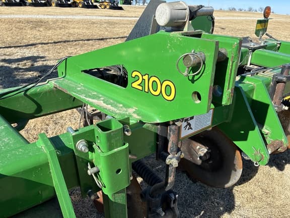 Image of John Deere 2100 equipment image 3