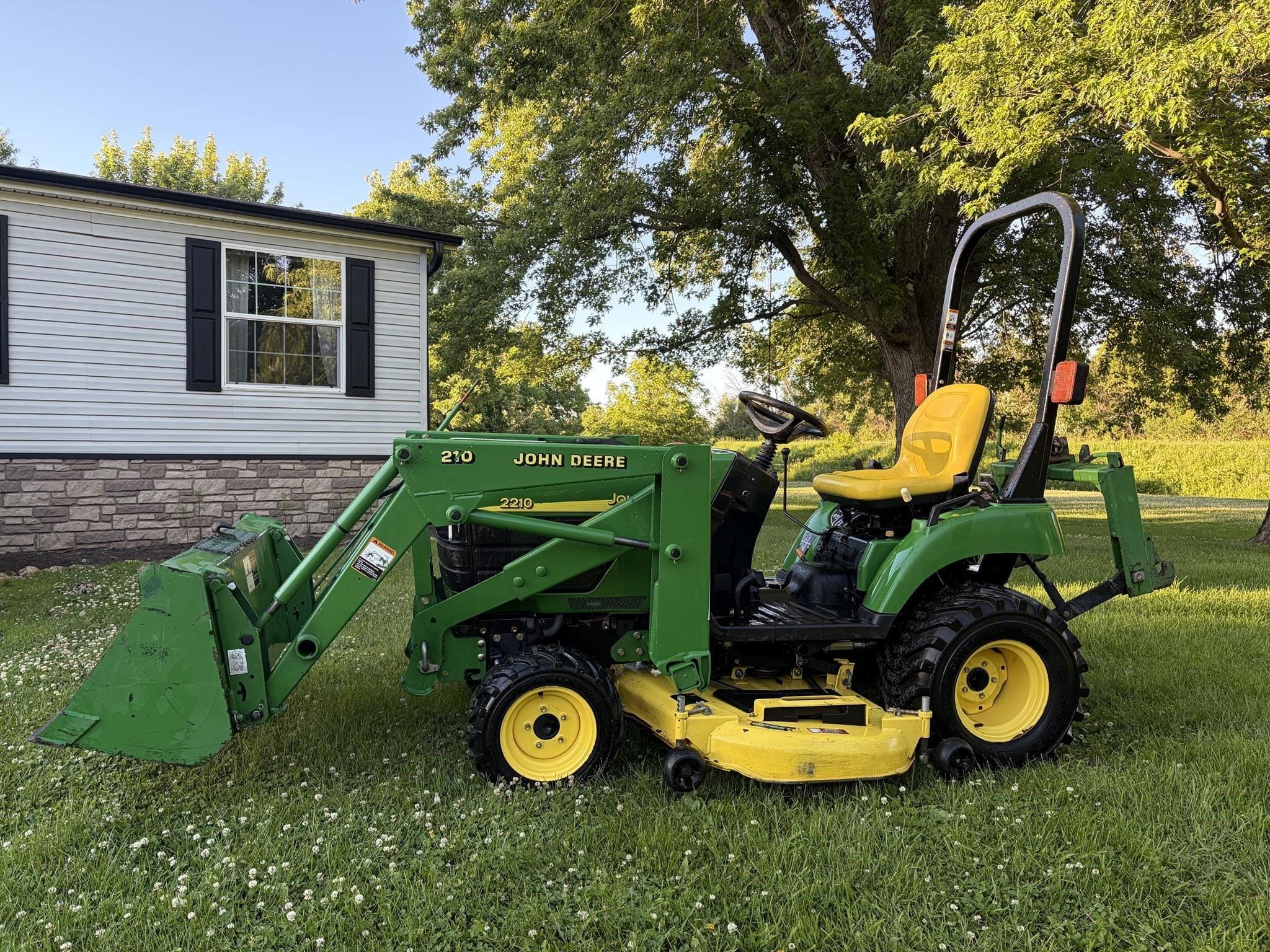 2004 John Deere 2210 Equipment Image0