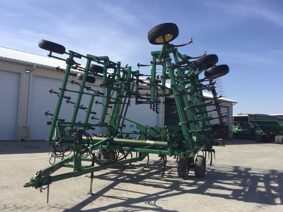 Image of John Deere 2210 equipment image 1