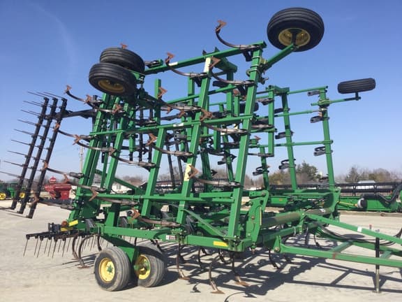 Image of John Deere 2210 equipment image 2