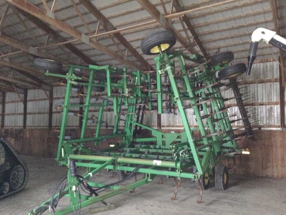 2004 John Deere 2210 Equipment Image0