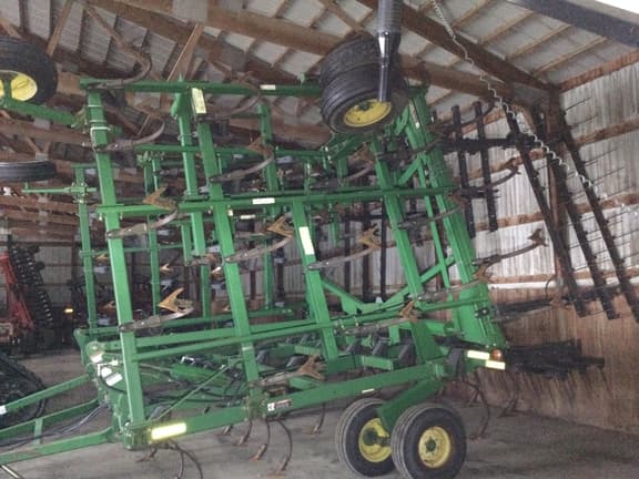 Image of John Deere 2210 equipment image 2