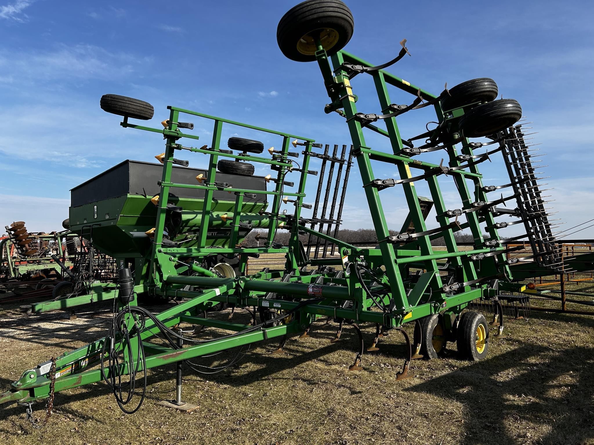 Main image John Deere 2210