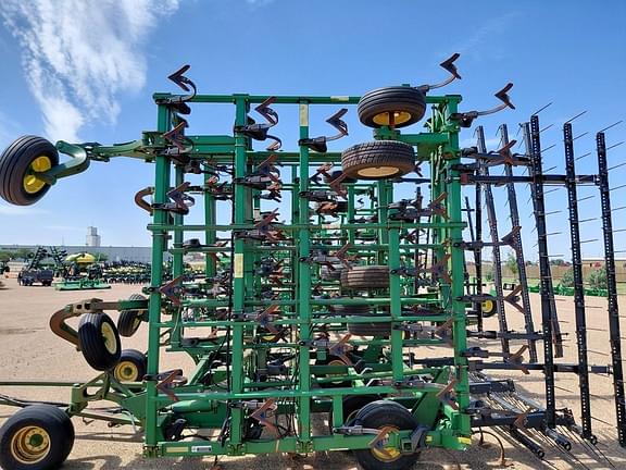 Image of John Deere 2210 equipment image 4