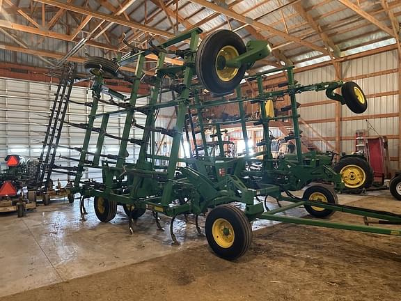 Image of John Deere 2210 equipment image 1