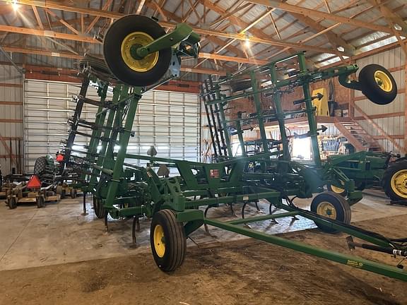 Image of John Deere 2210 equipment image 4