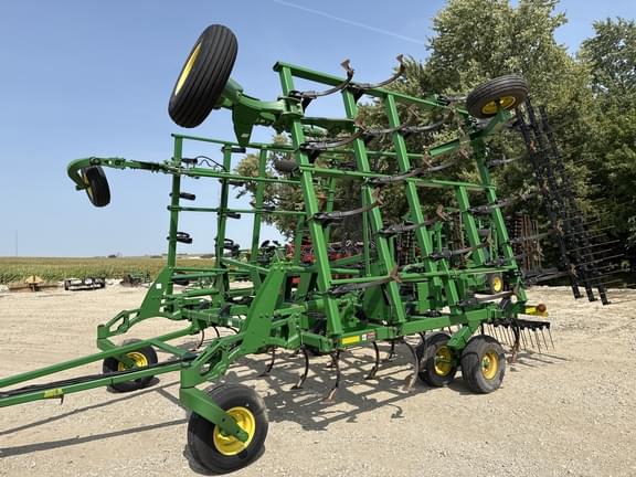Image of John Deere 2210 equipment image 2